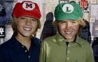 Cole & Dylan Sprouse : TI4U_u1140064530.jpg