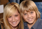 Cole & Dylan Sprouse : TI4U_u1140191989.jpg