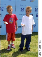 Cole & Dylan Sprouse : TI4U_u1140719830.jpg