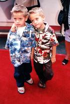 Cole & Dylan Sprouse : TI4U_u1141928120.jpg