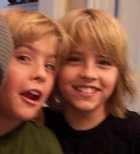 Cole & Dylan Sprouse : TI4U_u1149958447.jpg