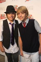 Cole & Dylan Sprouse : TI4U_u1220689793.jpg