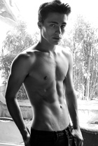 Colton Haynes : colton-haynes-1420309998.jpg