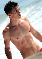 Colton Haynes : colton-haynes-1461185172.jpg