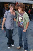 Corbin Bleu : TI4U_u1270111111.jpg