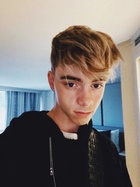 Corbyn Besson : corbyn-besson-1590437440.jpg