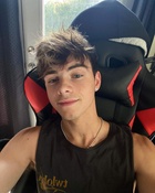 Corbyn Besson : corbyn-besson-1601116226.jpg