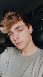 Corbyn Besson : corbyn-besson-1601944561.jpg