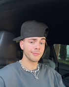 Corbyn Besson : corbyn-besson-1734130433.jpg