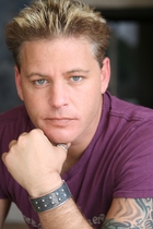 Corey Haim : corey-haim-1337552134.jpg