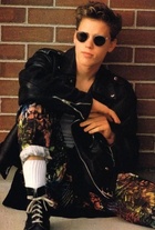 Corey Haim : corey-haim-1578869911.jpg