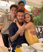 Cruz Beckham : TI4U1560699370.jpg