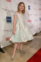 Dakota Fanning : TI4U_u1144087781.jpg