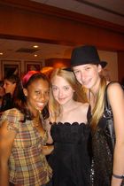 Dakota Fanning : TI4U_u1223391138.jpg