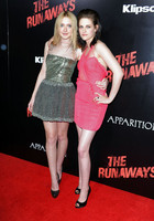 Dakota Fanning : TI4U_u1268412560.jpg