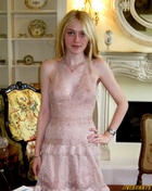 Dakota Fanning : dakota-fanning-1331138199.jpg