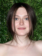 Dakota Fanning : dakota-fanning-1361050820.jpg