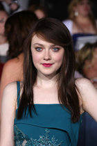 Dakota Fanning : dakota-fanning-1361051118.jpg