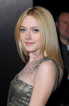 Dakota Fanning : dakota-fanning-1378399507.jpg