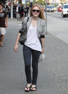 Dakota Fanning : dakota_fanning_1270964717.jpg