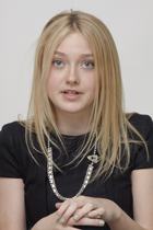 Dakota Fanning : dakota_fanning_1273820195.jpg