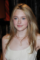 Dakota Fanning : dakota_fanning_1279981603.jpg