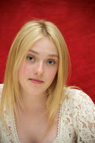 Dakota Fanning : dakota_fanning_1286205813.jpg