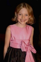 Dakota Fanning : ti4u_df_083005g9.jpg