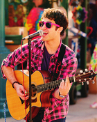 Darren Criss : darren-criss-1336698031.jpg