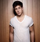 David Henrie : david-henrie-1353045728.jpg