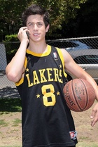 David Henrie : david-henrie-1361065487.jpg