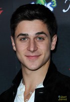 David Henrie : david-henrie-1361065494.jpg