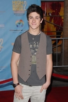 David Henrie : david_henrie_1276901813.jpg