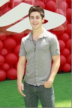 David Henrie : david_henrie_1295116805.jpg