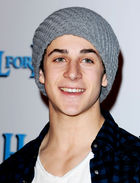 David Henrie : david_henrie_1305301887.jpg