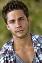 Dean Geyer : dean-geyer-1359445301.jpg