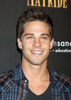 Dean Geyer : dean-geyer-1387814536.jpg