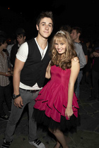 Debby Ryan : TI4U_u1242845754.jpg