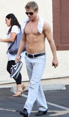 Derek Hough : derek-hough-1317220387.jpg