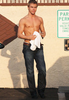 Derek Hough : derek-hough-1320323222.jpg