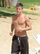 Derek Hough : derek-hough-1334877023.jpg