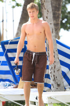 Derek Hough : derek-hough-1334877198.jpg