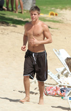 Derek Hough : derek-hough-1334877202.jpg