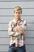 Derek Hough : derek-hough-1334891634.jpg