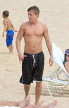 Derek Hough : derek-hough-1334891642.jpg