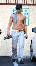 Derek Hough : derek-hough-1334892618.jpg