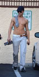 Derek Hough : derek-hough-1338931564.jpg