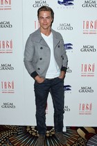 Derek Hough : derek-hough-1339480751.jpg