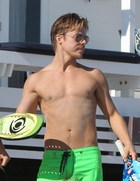 Derek Hough : derek-hough-1342571132.jpg