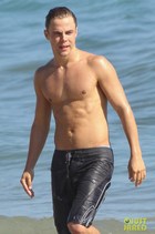 Derek Hough : derek-hough-1350232625.jpg